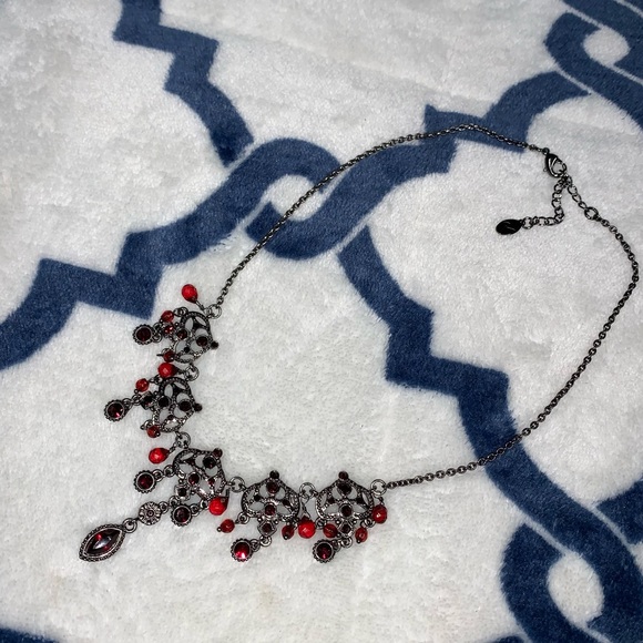 VTG Vida Jewels Victorian Gothic Style Red Bead Silver Tone Drop Necklace - Picture 1 of 7